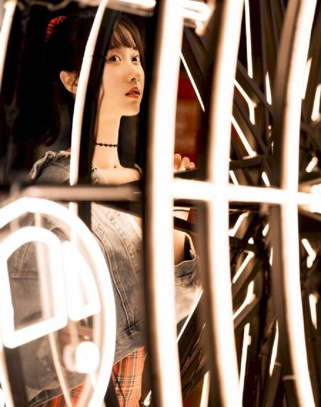 丰满女学生_BD在线视频观看